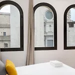 아파트 Flateli La Barca 8 *